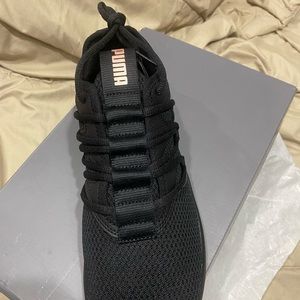 Star Womens Vital pumas black rose gold size. 11